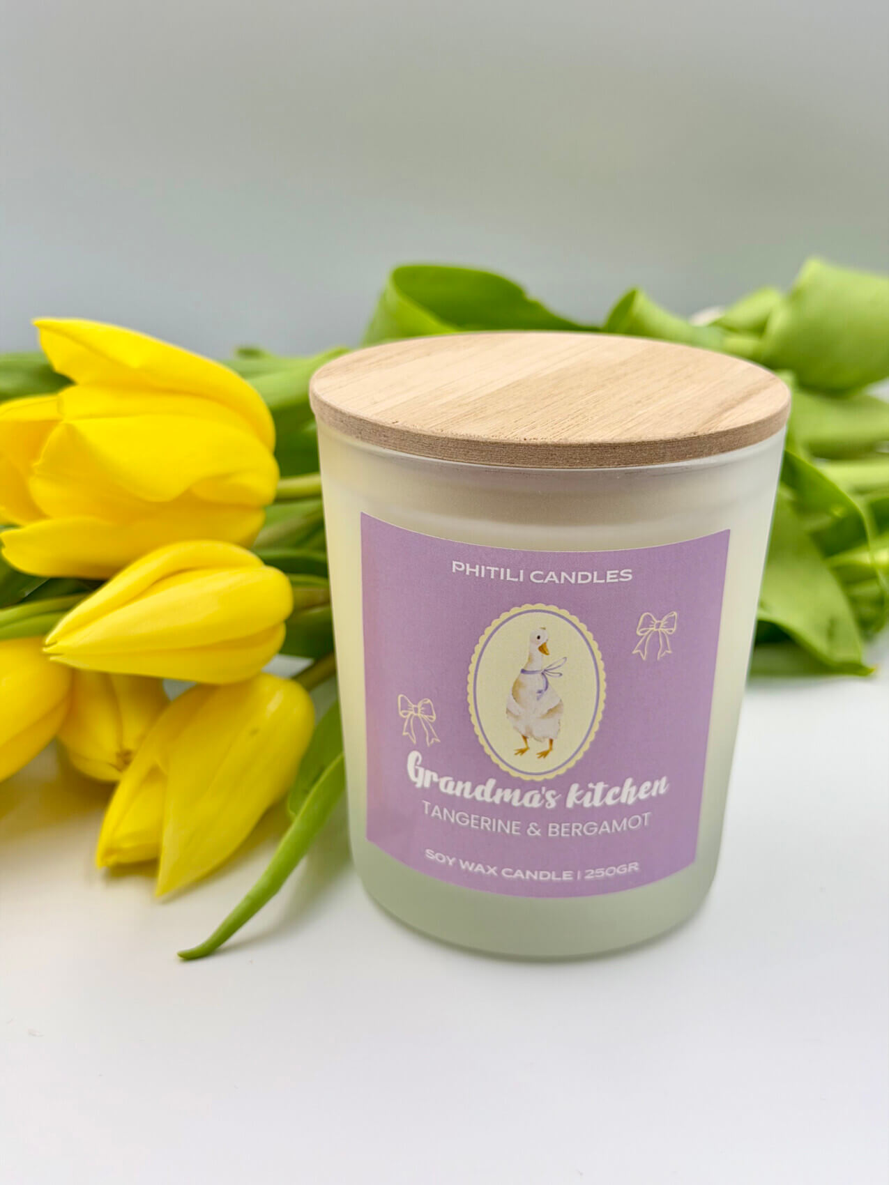 Χειροποίητο αρωματικό κερί σόγιας 250gr σε frosted δοχείο με ξύλινο καπάκι